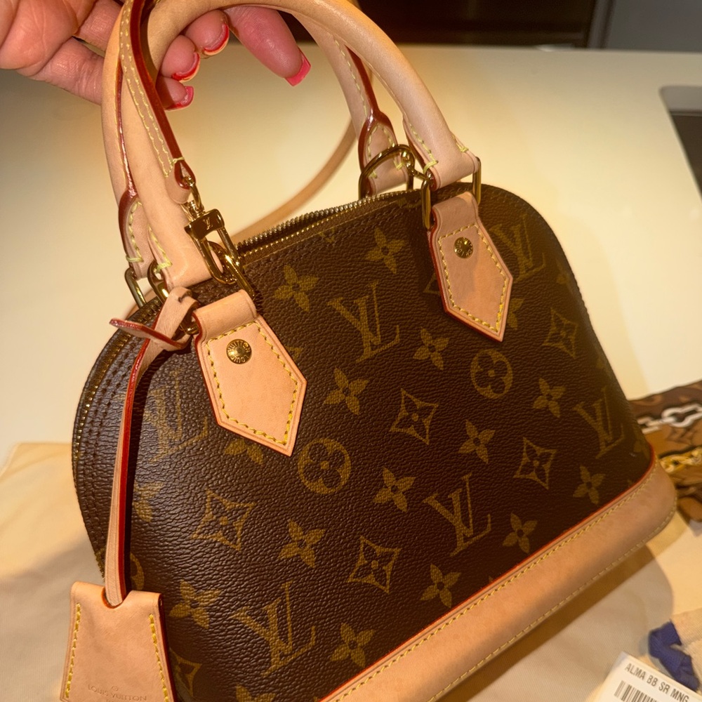 Louis Vuitton Alma BB in excellent condition w/ tags & receipt included!! - Picture 5 of 14